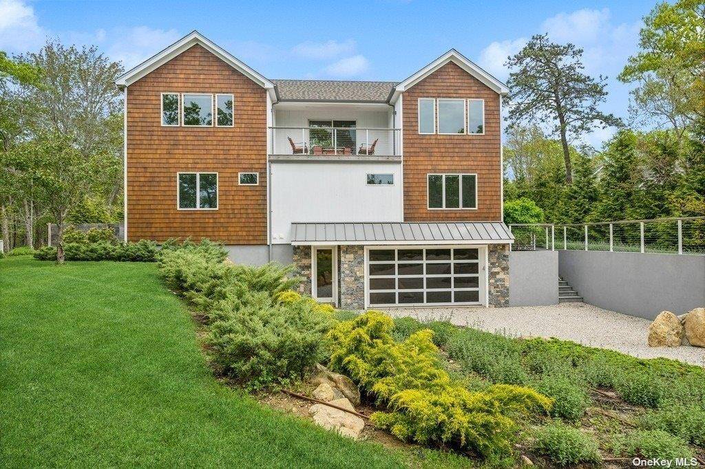 15 Hill Side LN, East Hampton, NY 11937