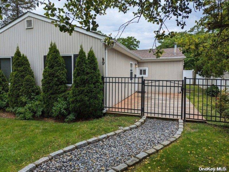 9 Hamilton AVE, North Babylon, NY 11703
