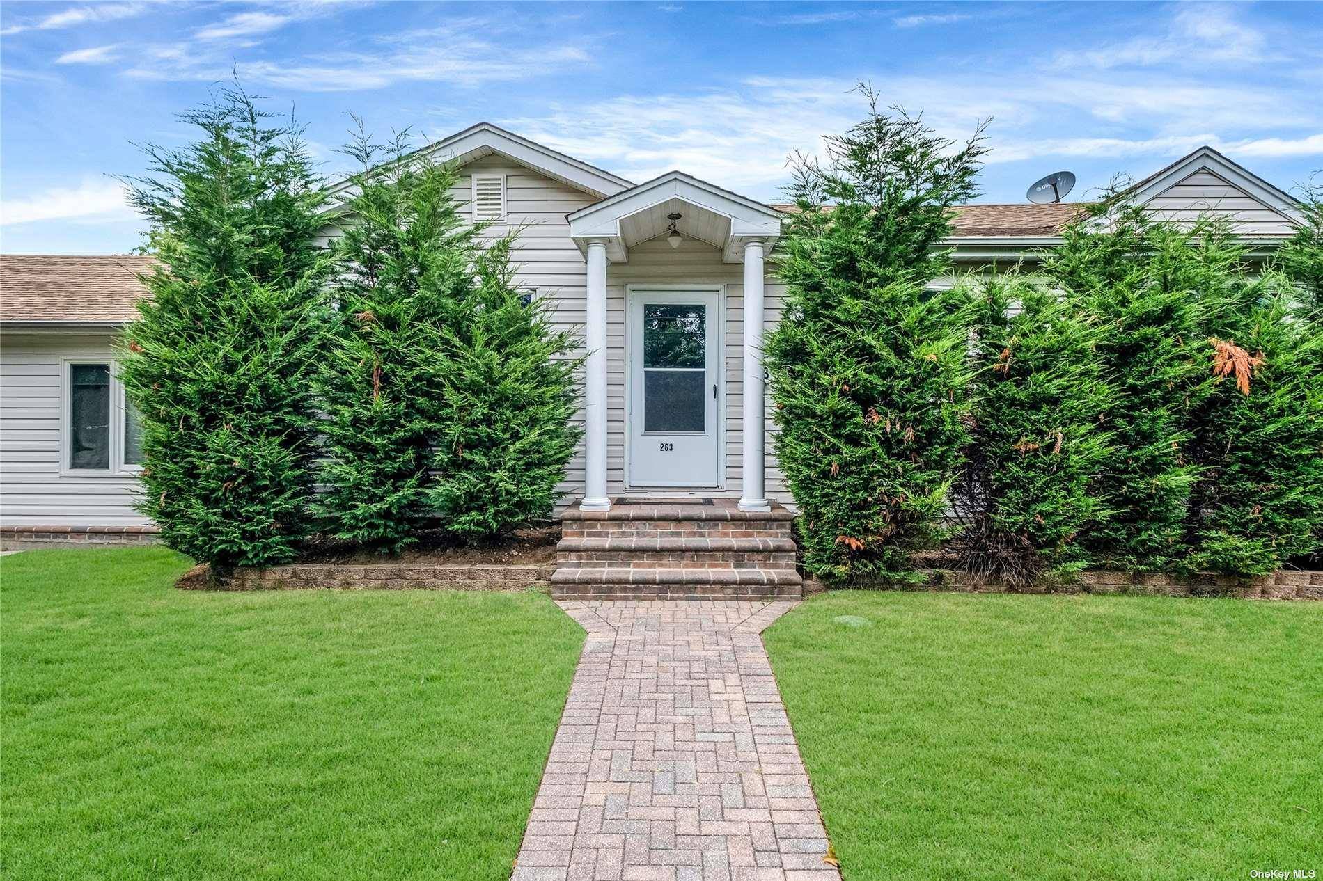263 N Park DR, Massapequa, NY 11758