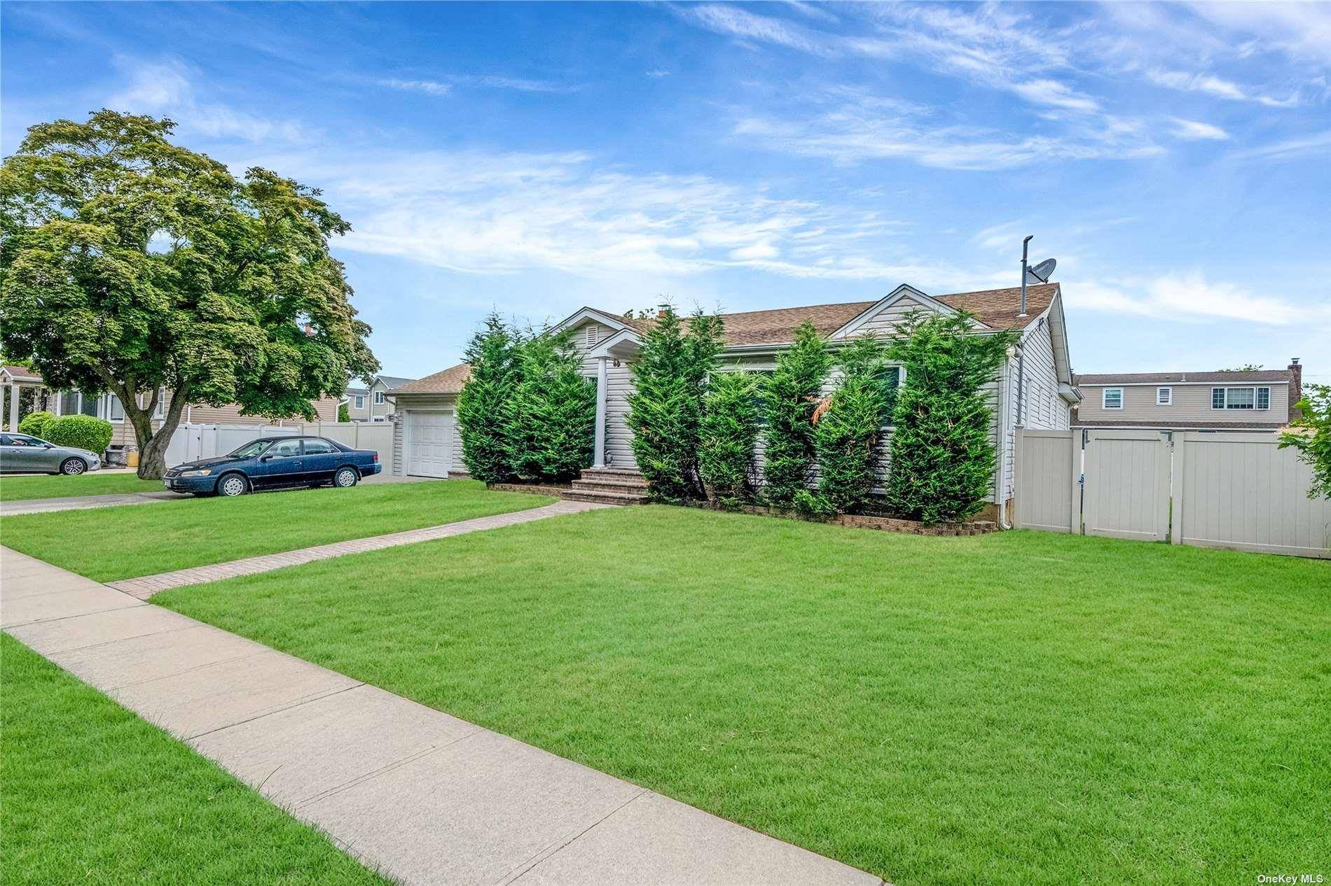 263 N Park DR, Massapequa, NY 11758