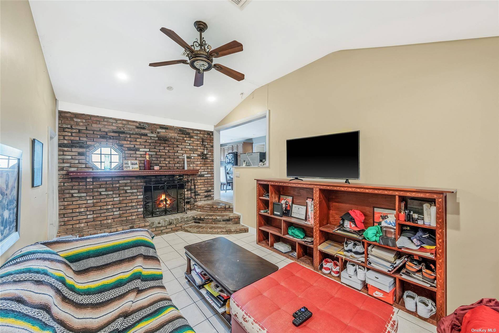 263 N Park DR, Massapequa, NY 11758