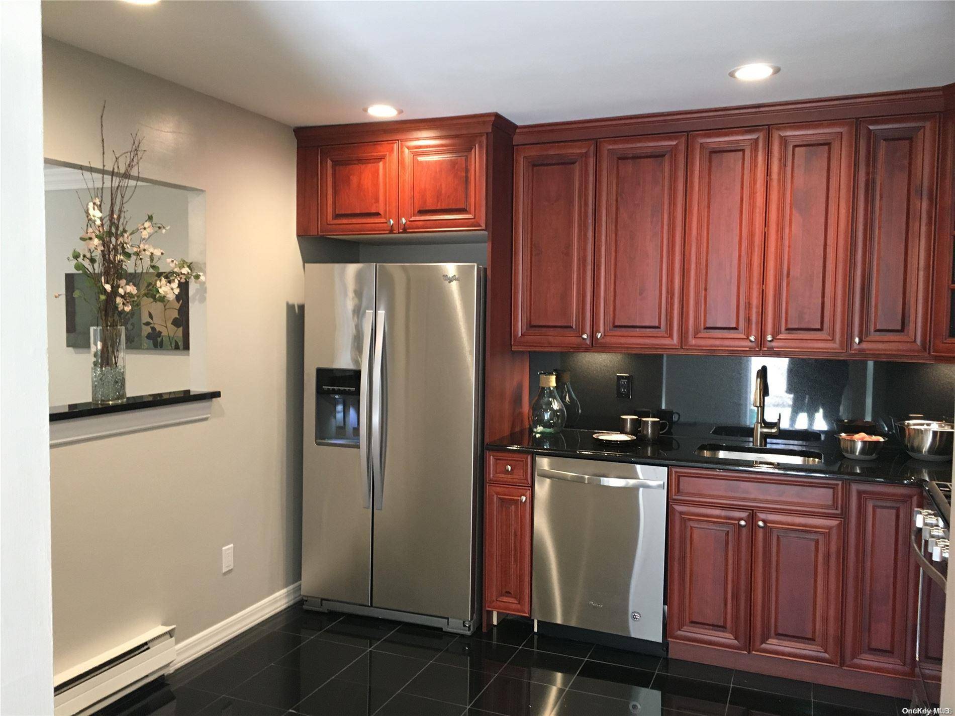 1 Brookwood DR #1304 B, Coram, NY 11727