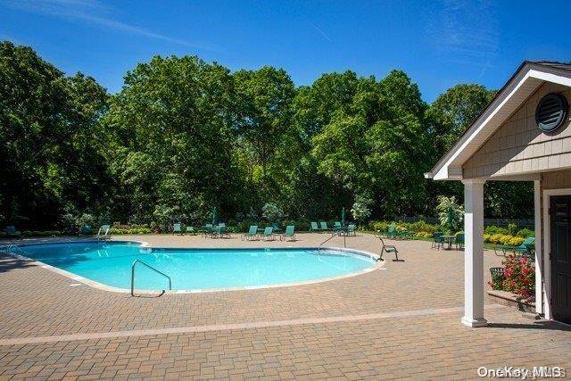 1 Brookwood DR #1304 B, Coram, NY 11727