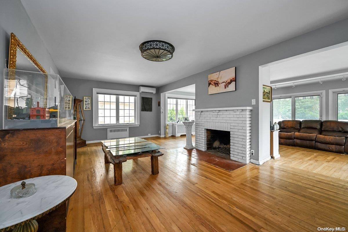 207-15 39th AVE, Bayside, NY 11361