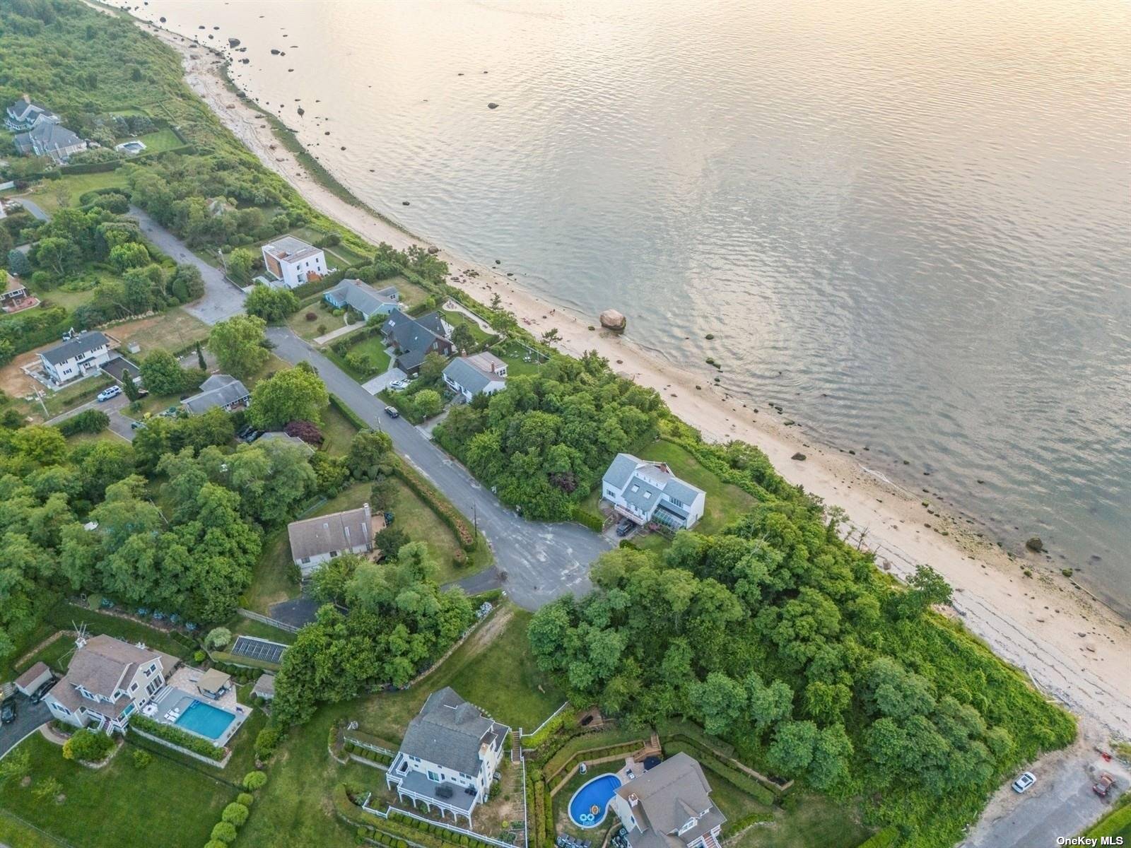 895 Glen CT, Cutchogue, NY 11935