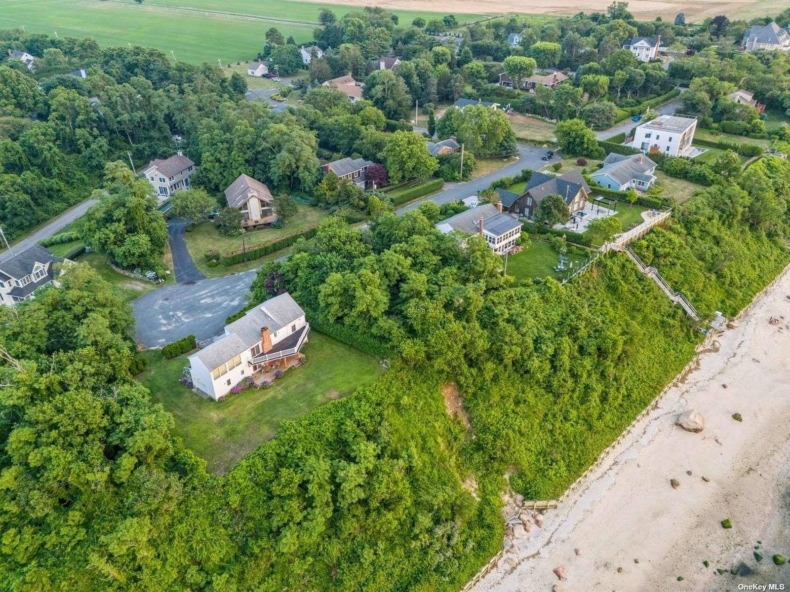 895 Glen CT, Cutchogue, NY 11935