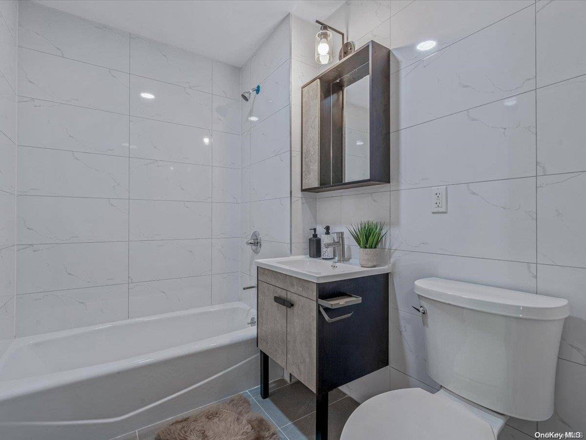 163-07 72nd AVE #2D, Fresh Meadows, NY 11365