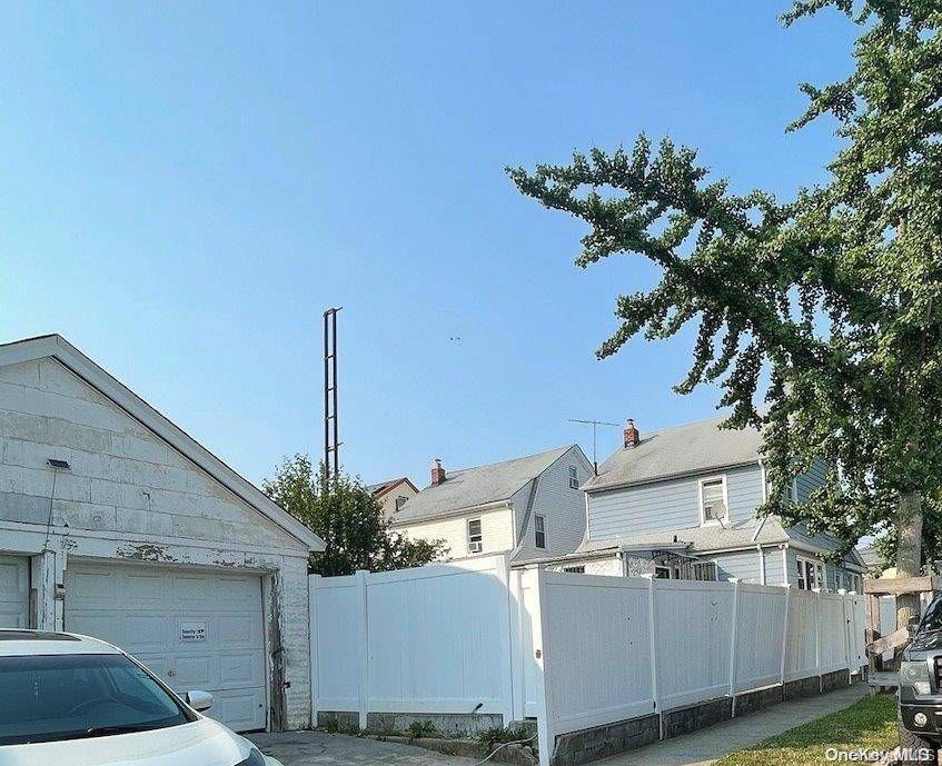88-52 212th ST, Queens Village, NY 11427