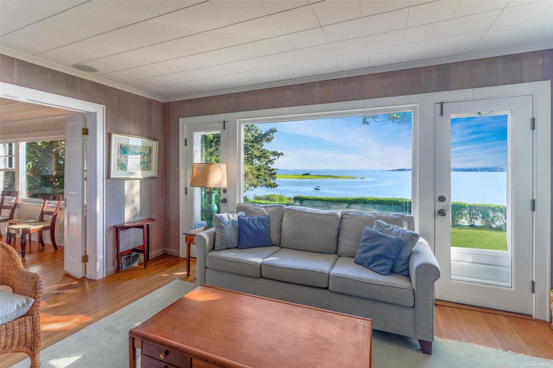 930 W Cove RD, Cutchogue, NY 11935