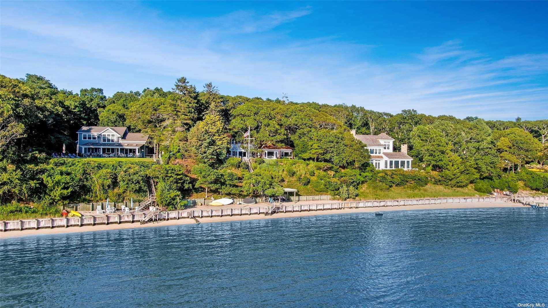 930 W Cove RD, Cutchogue, NY 11935