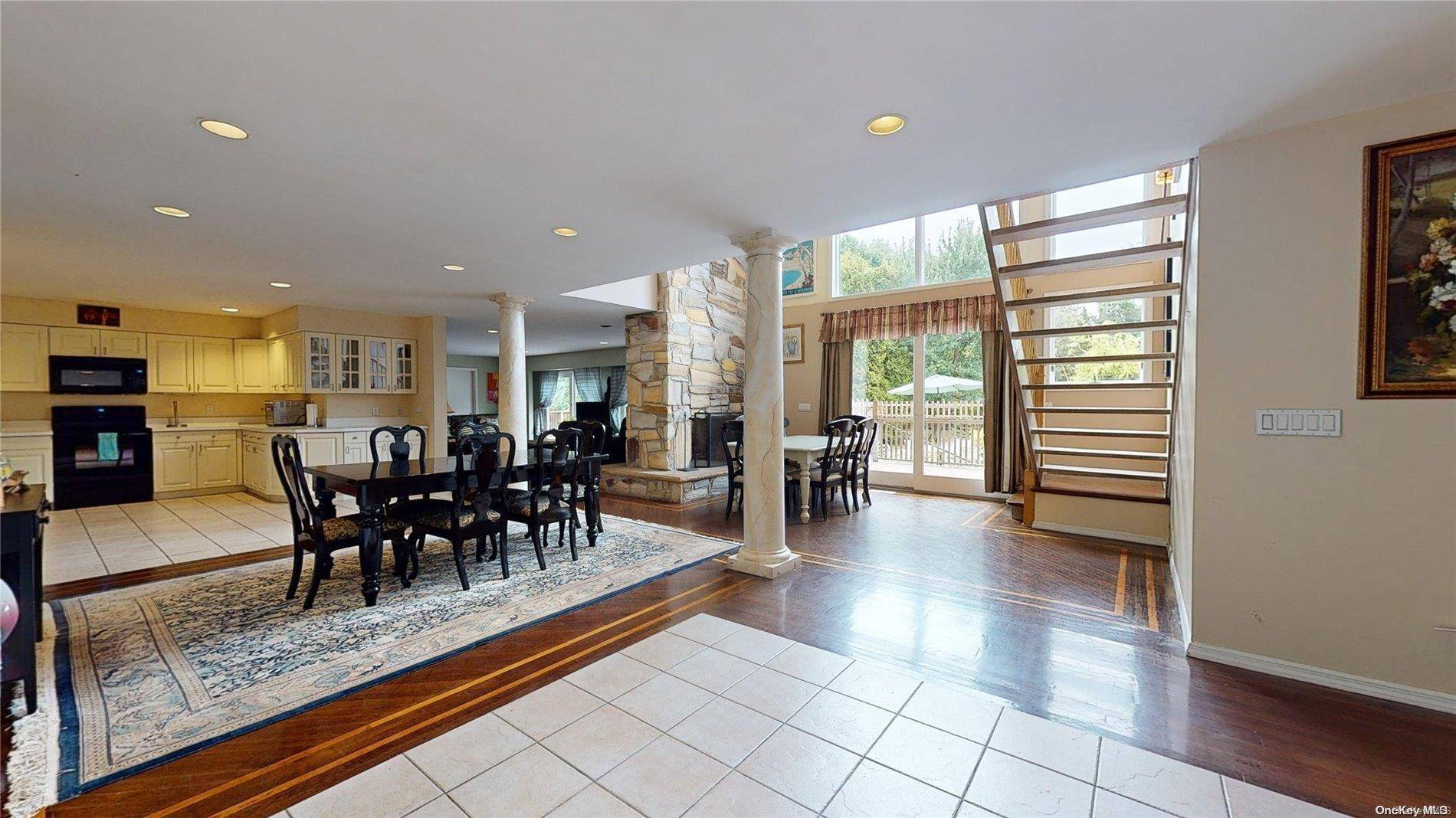 28 Club LN, Remsenburg, NY 11960