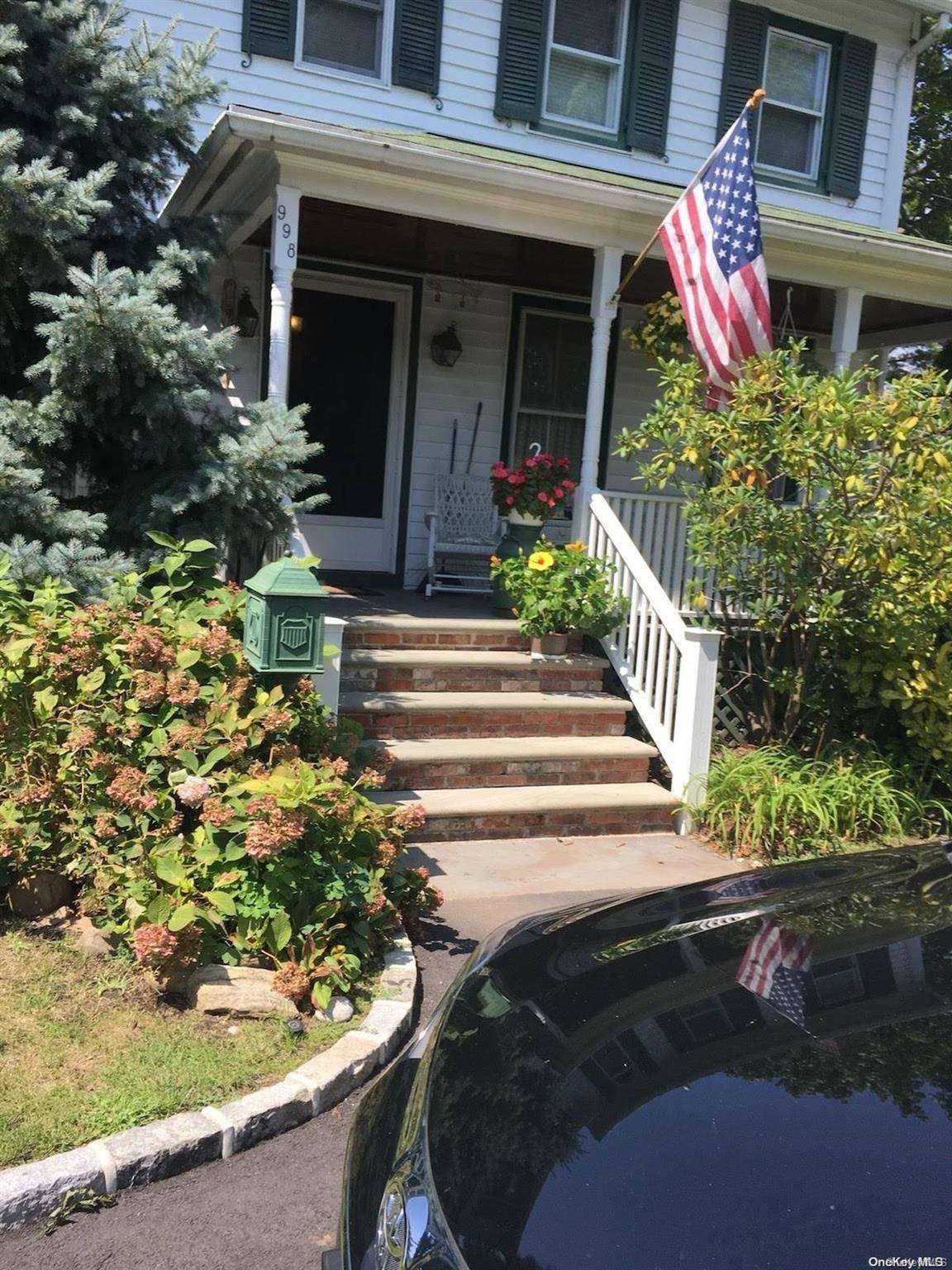 998 E Broadway, Woodmere, NY 11598