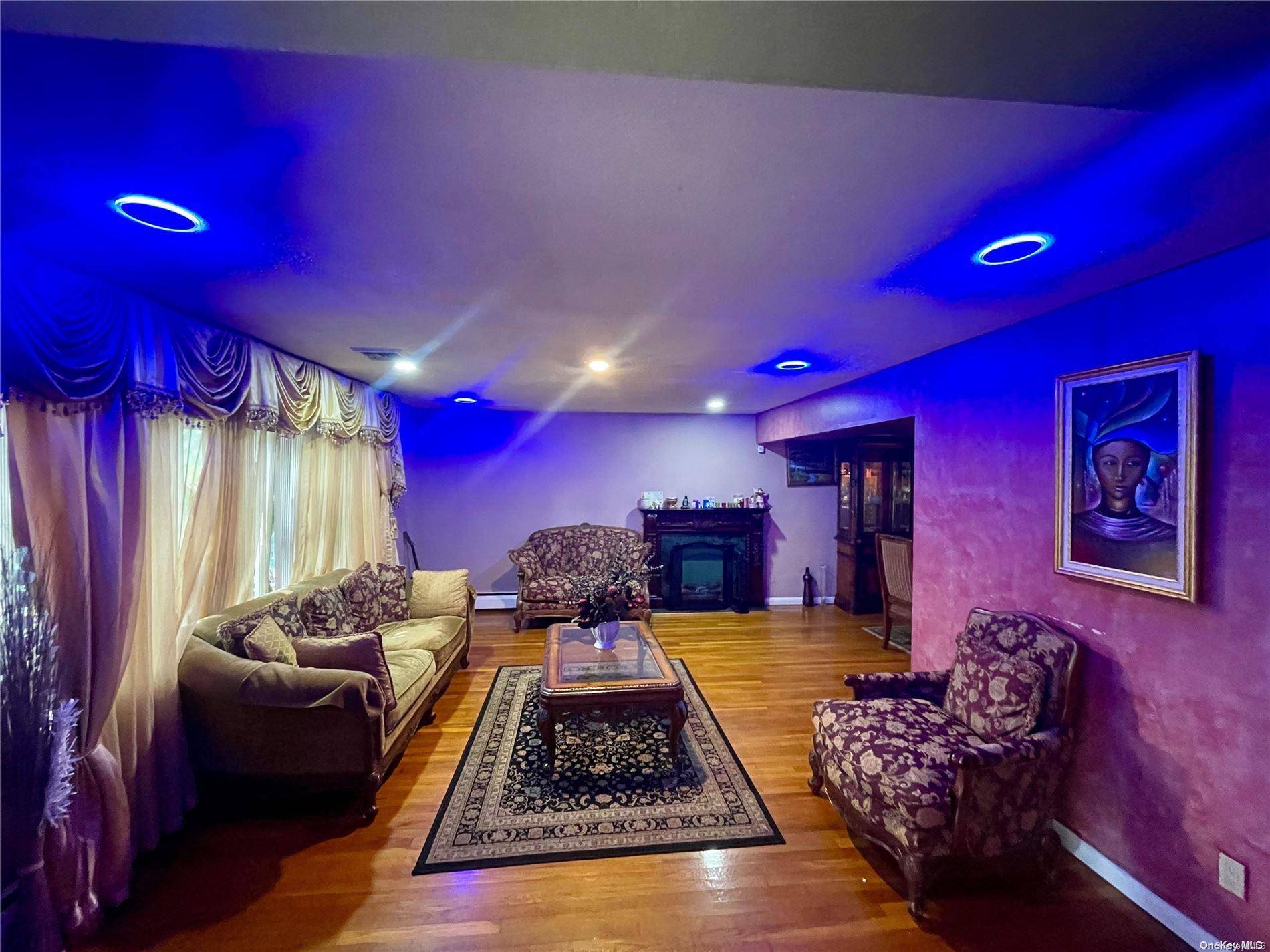 215 W Poplar ST, Floral Park, NY 11001