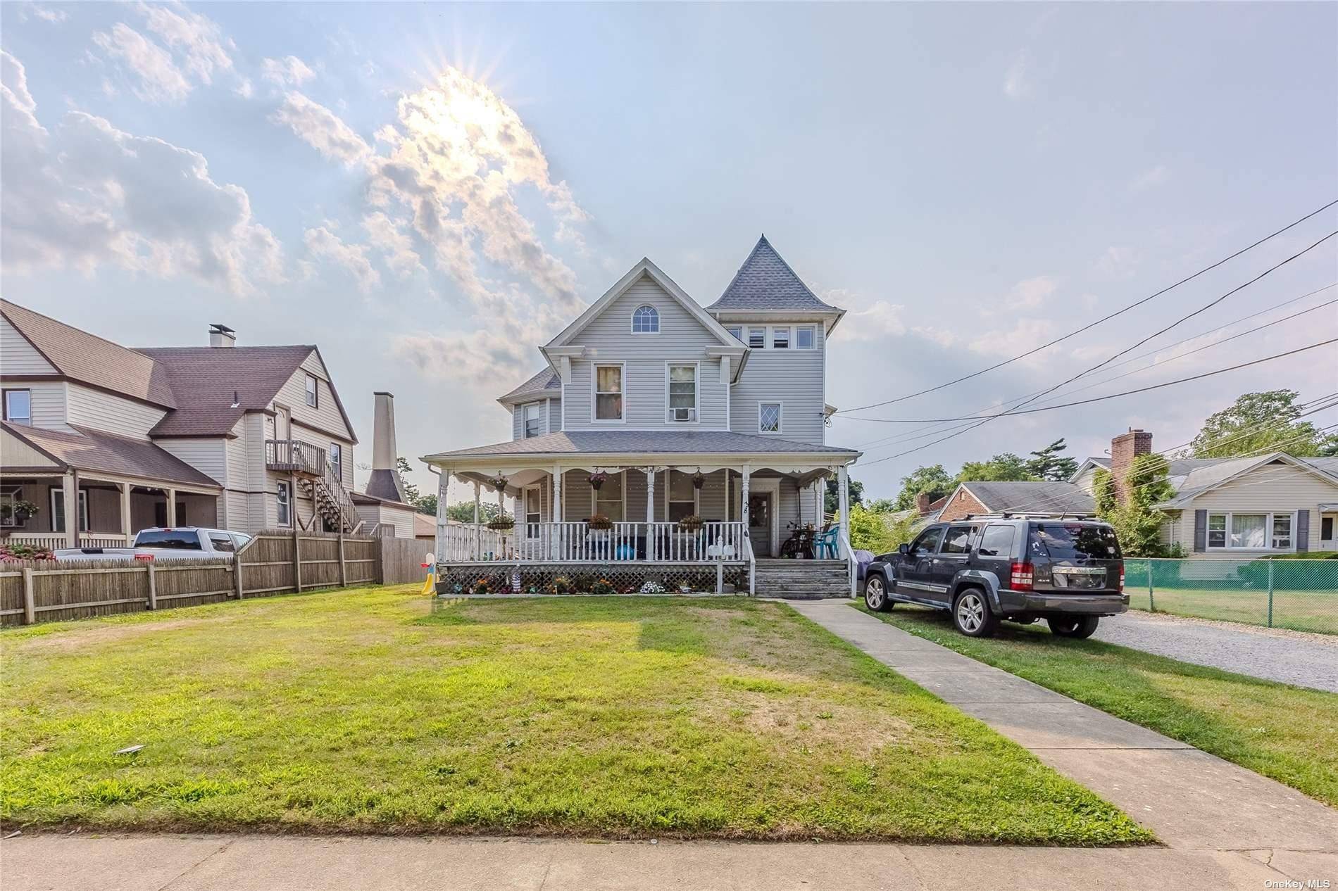 38 Park AVE, Amityville, NY 11701