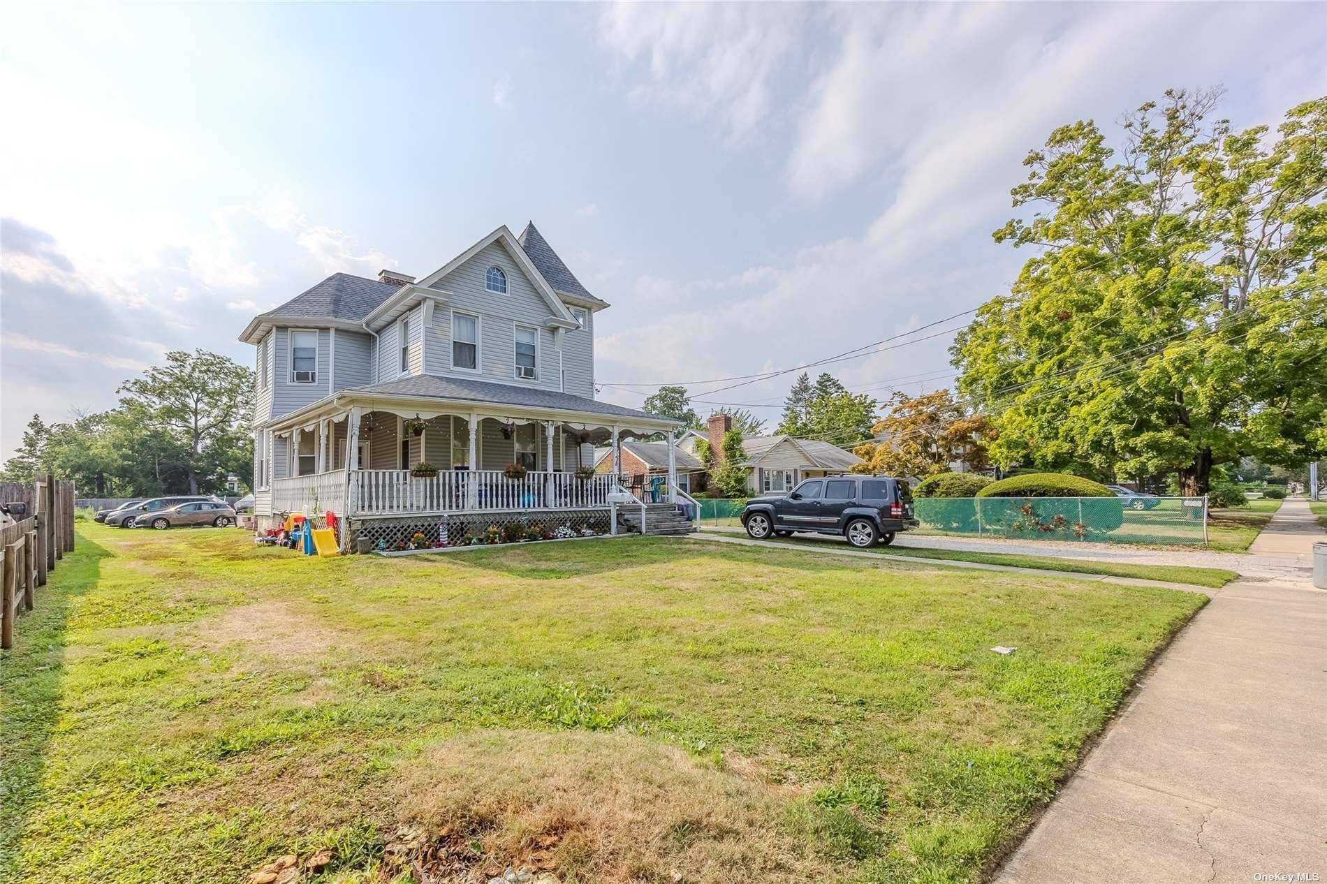 38 Park AVE, Amityville, NY 11701