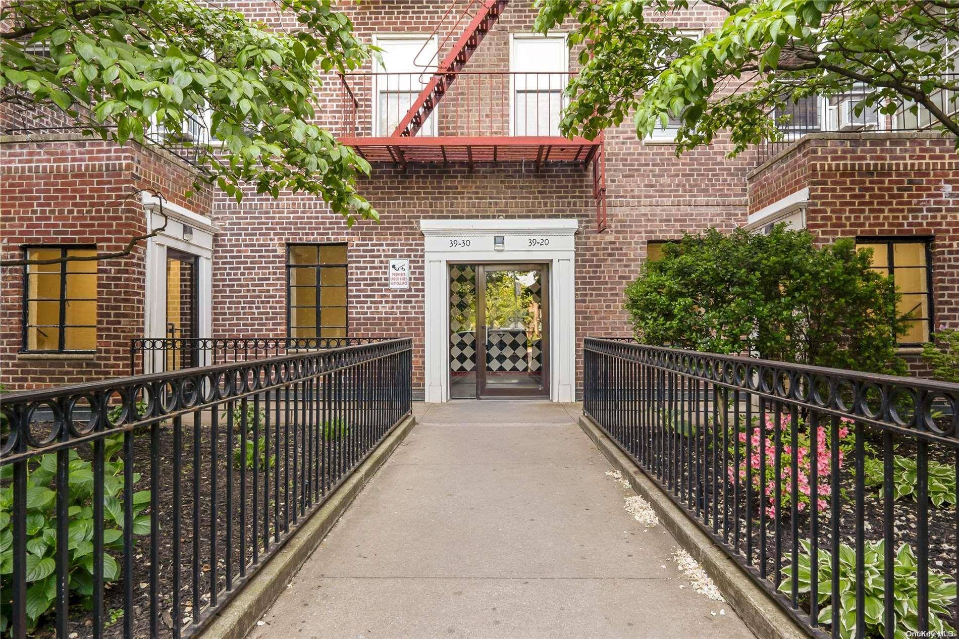 39-20 52nd St #2G, Woodside, NY 11377