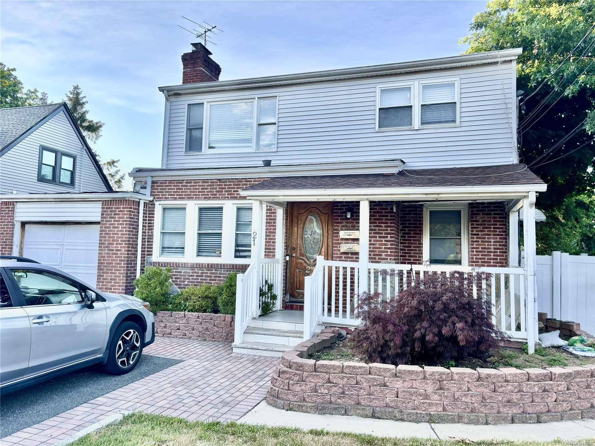 21 Linden RD, Valley Stream, NY 11580
