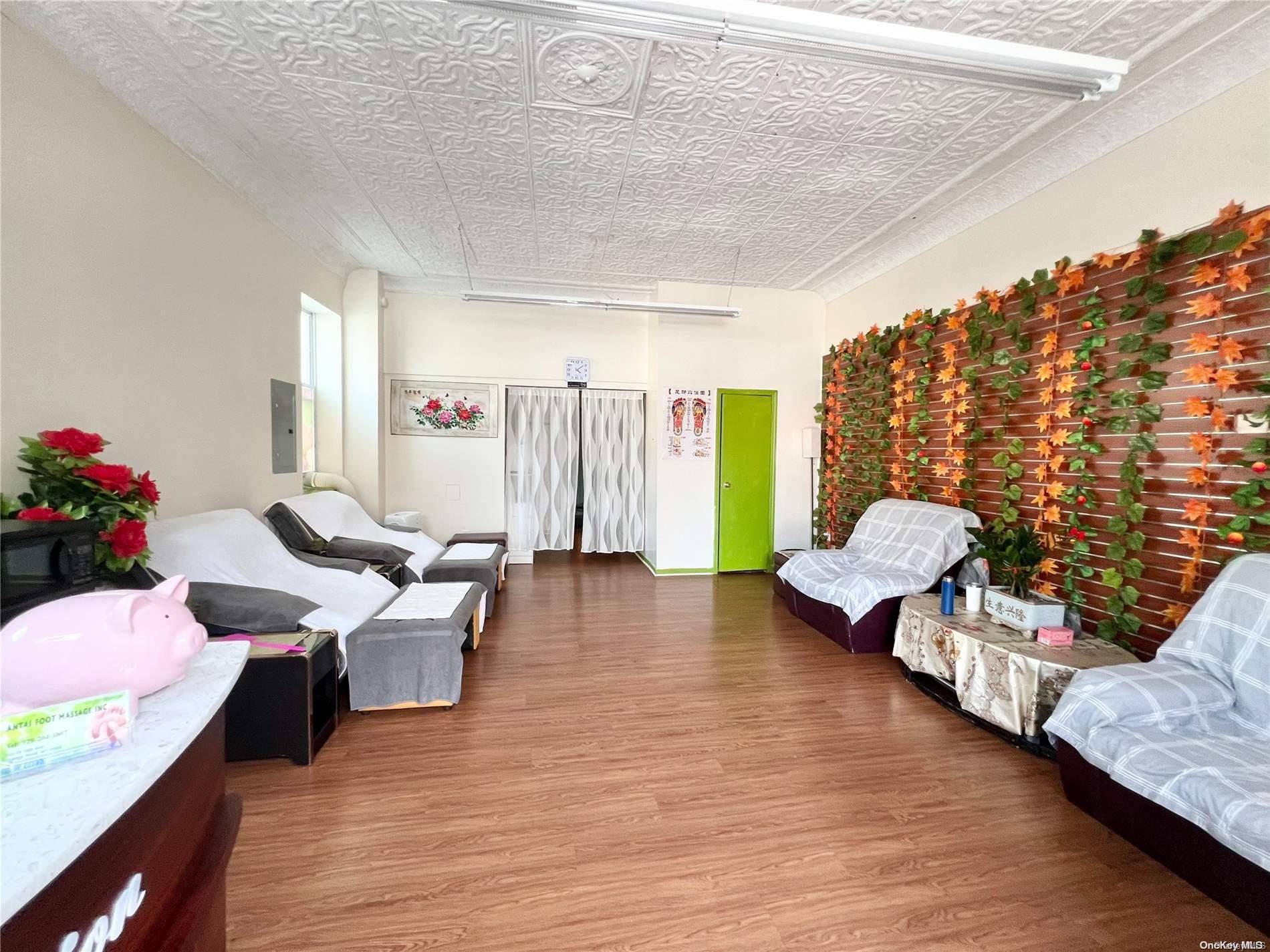 123-18 18th AVE, College Point, NY 11356