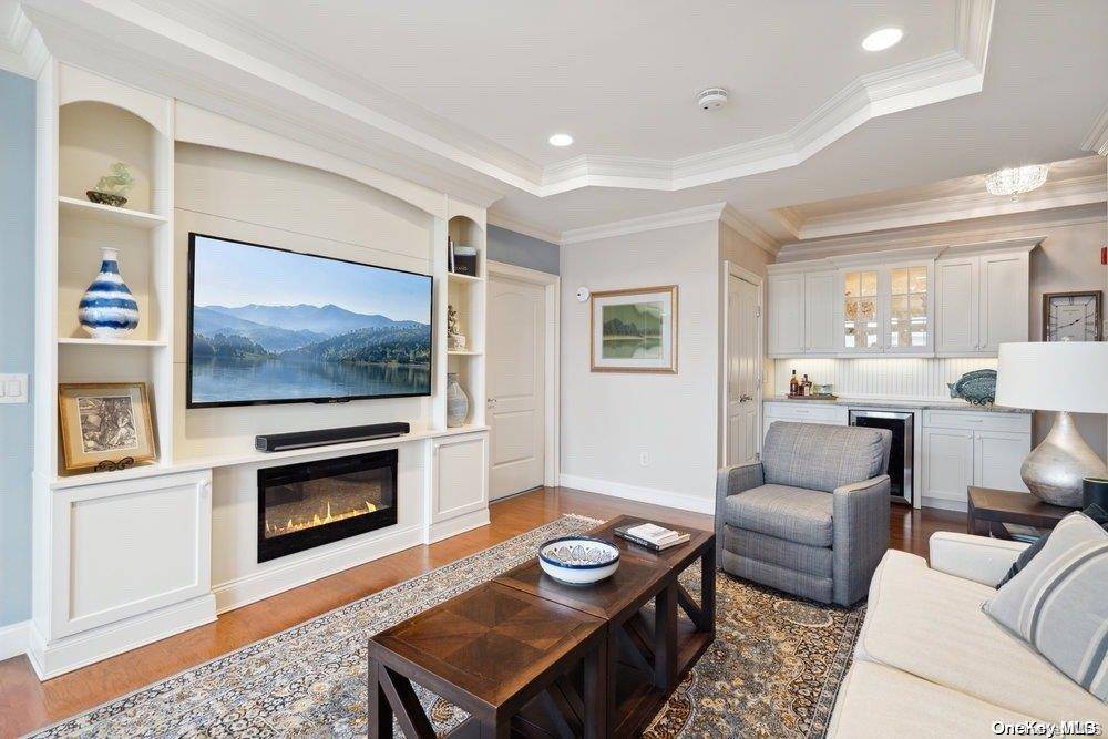 30 Shady LN #30-301, Westbury, NY 11590