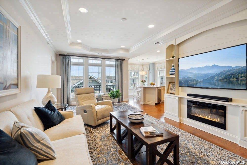 30 Shady LN #30-301, Westbury, NY 11590