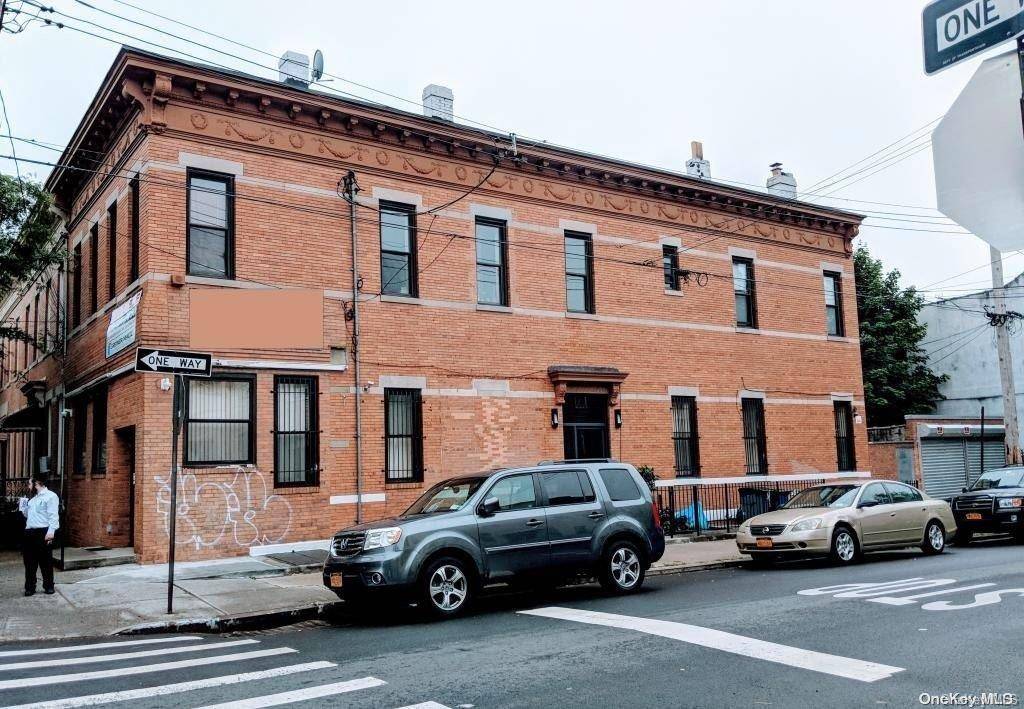 652 Grandview AVE, Ridgewood, NY 11385