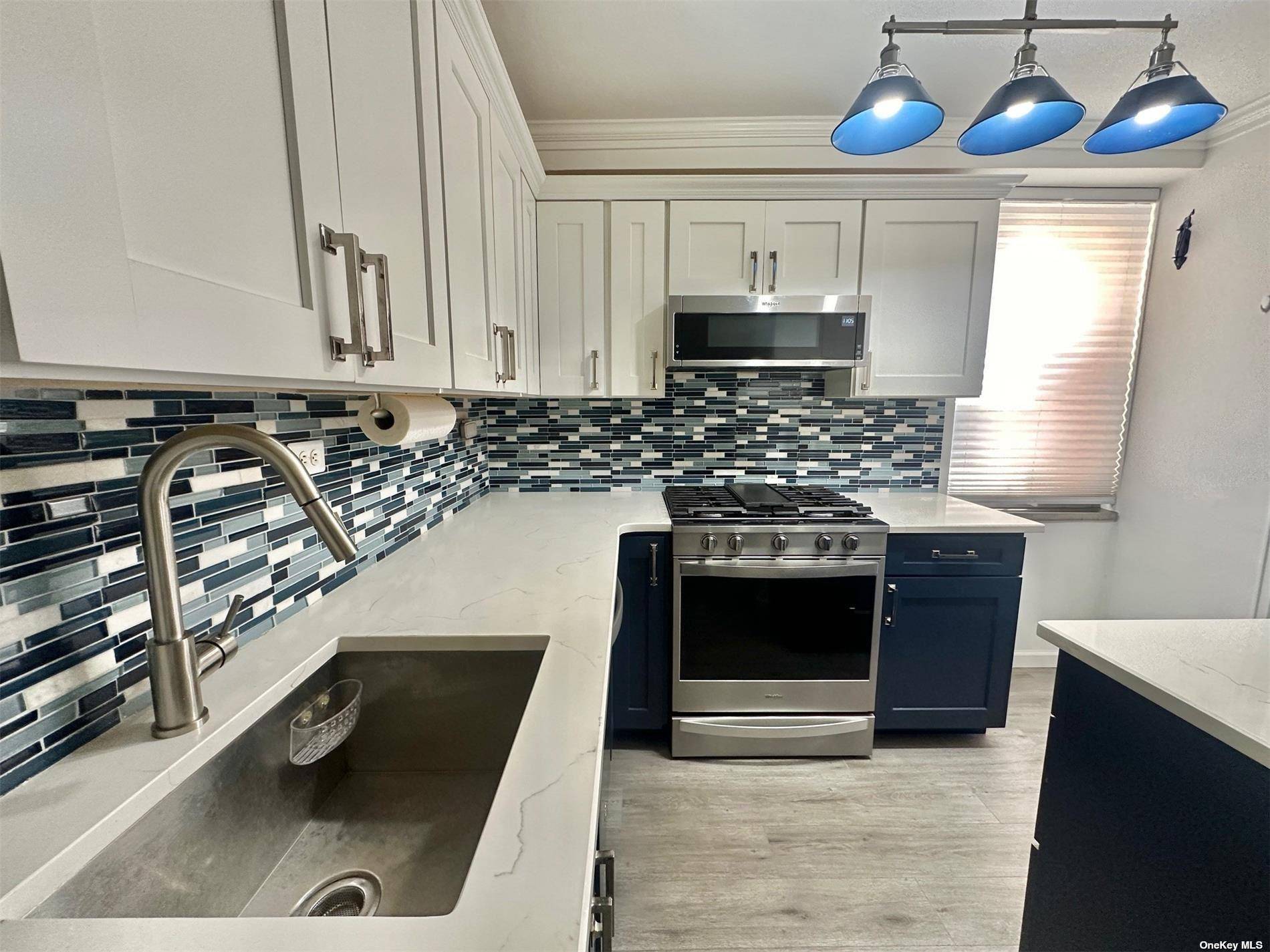 61-20 Grand Central Pkwy #B401, Forest Hills, NY 11375