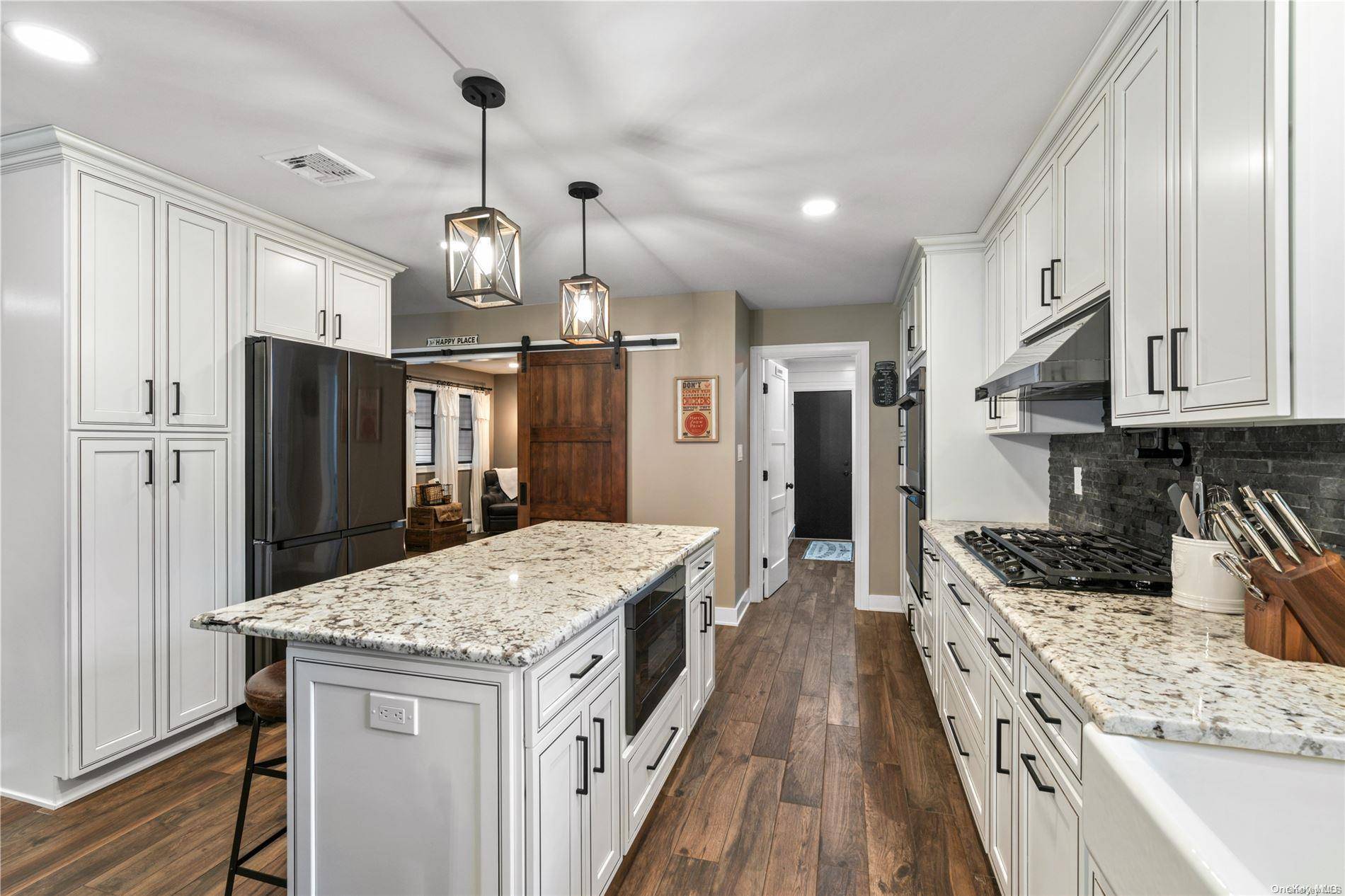 8 Balfour LN, Stony Brook, NY 11790