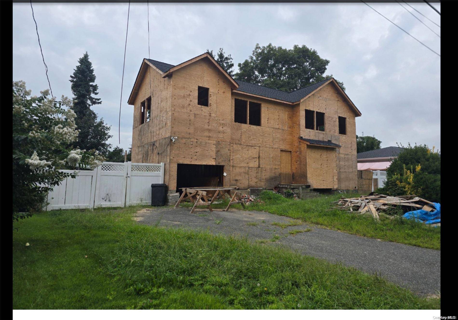 140 Floyd ST, Brentwood, NY 11717