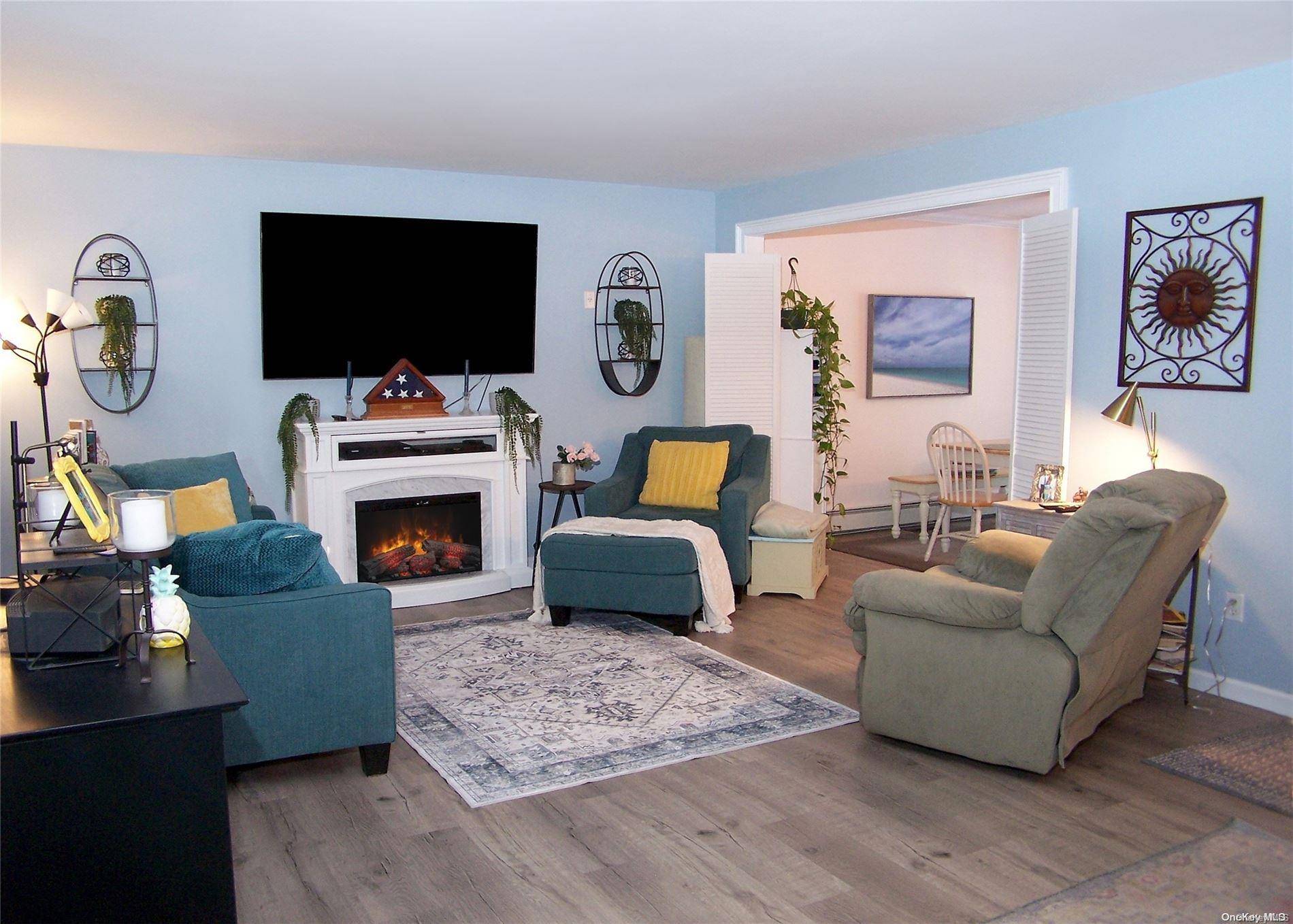 211 Halsey Manor RD, Manorville, NY 11949