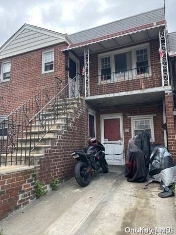 52-14 69th ST, Maspeth, NY 11378