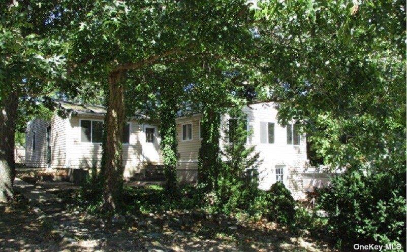 70 Beech ST, Lake Grove, NY 11755