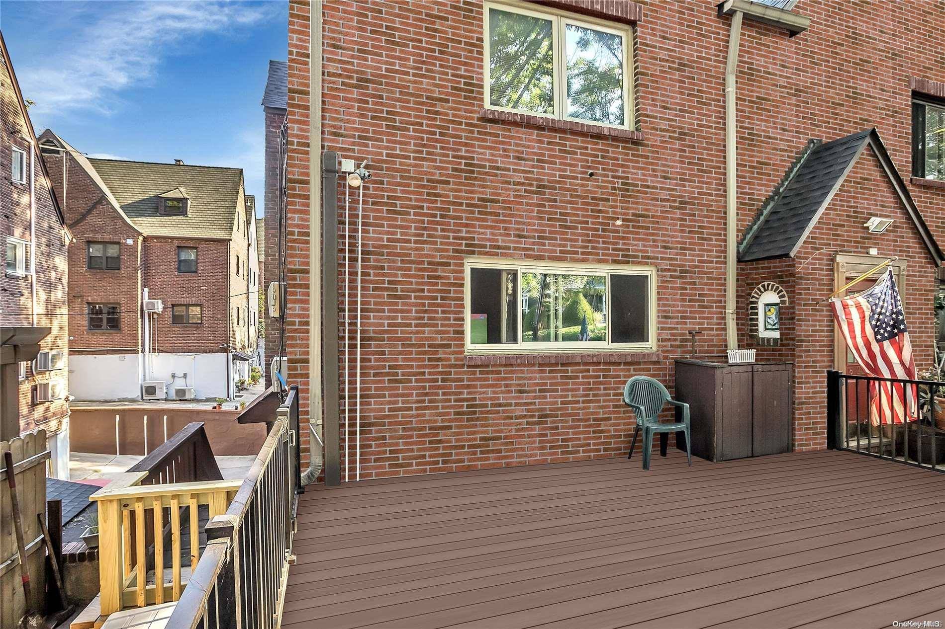 242-16 Pine ST, Douglaston, NY 11363