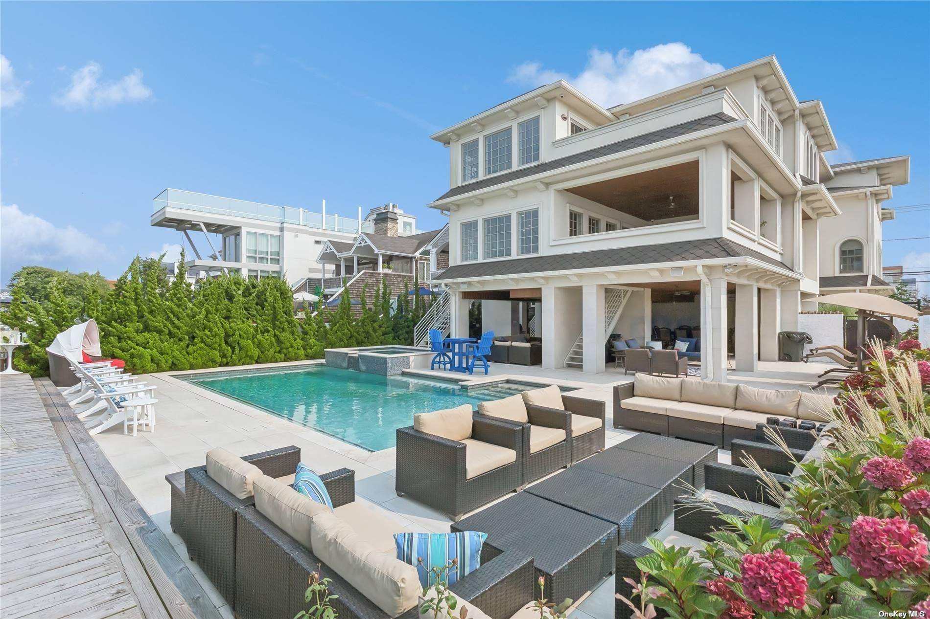 853 W Park AVE, Long Beach, NY 11561