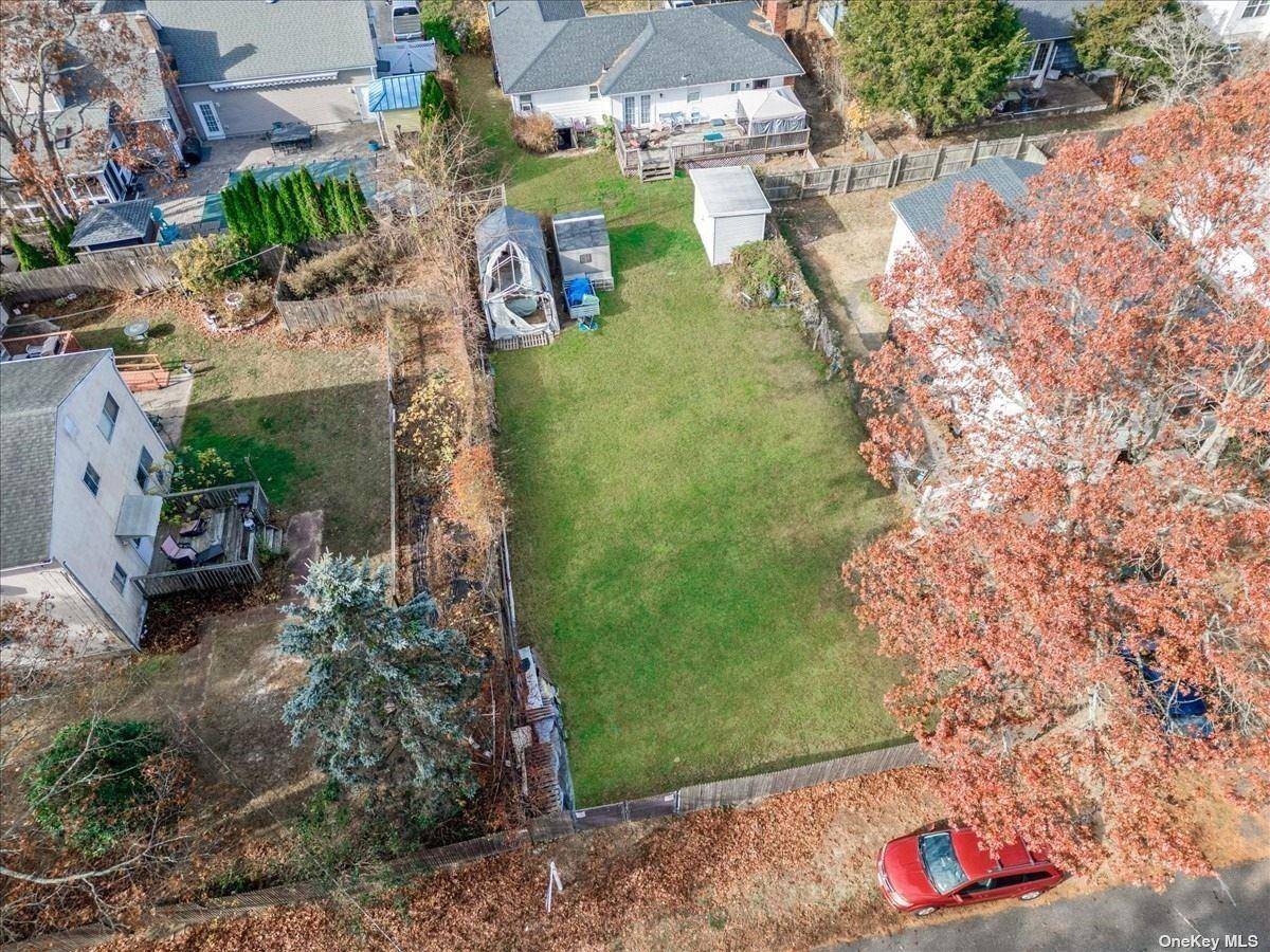 Maplewood DR, Shirley, NY 11967