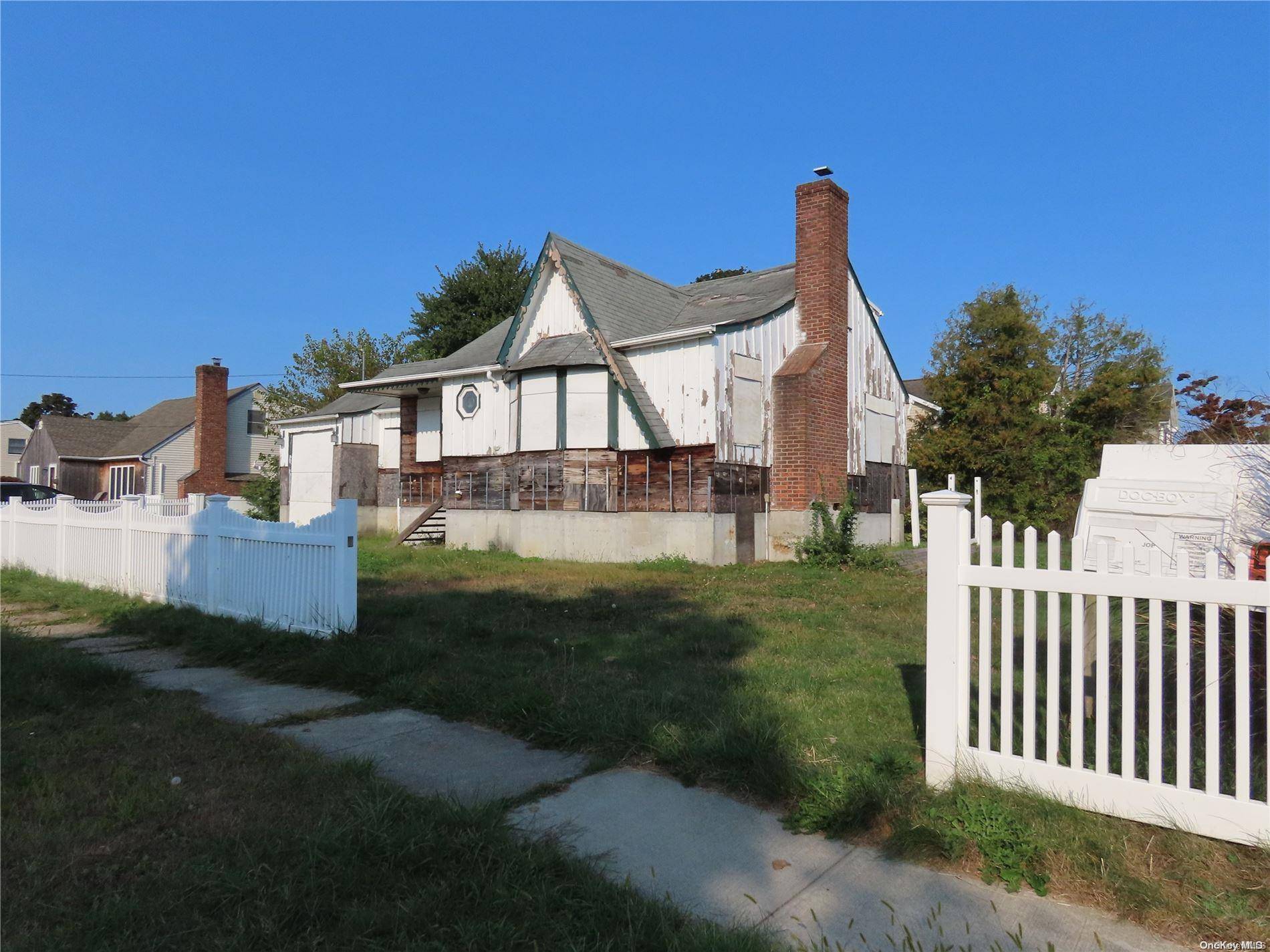 44 Buchanan AVE, Amityville, NY 11701