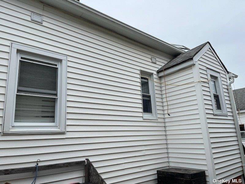 742 S 9th ST, Lindenhurst, NY 11757