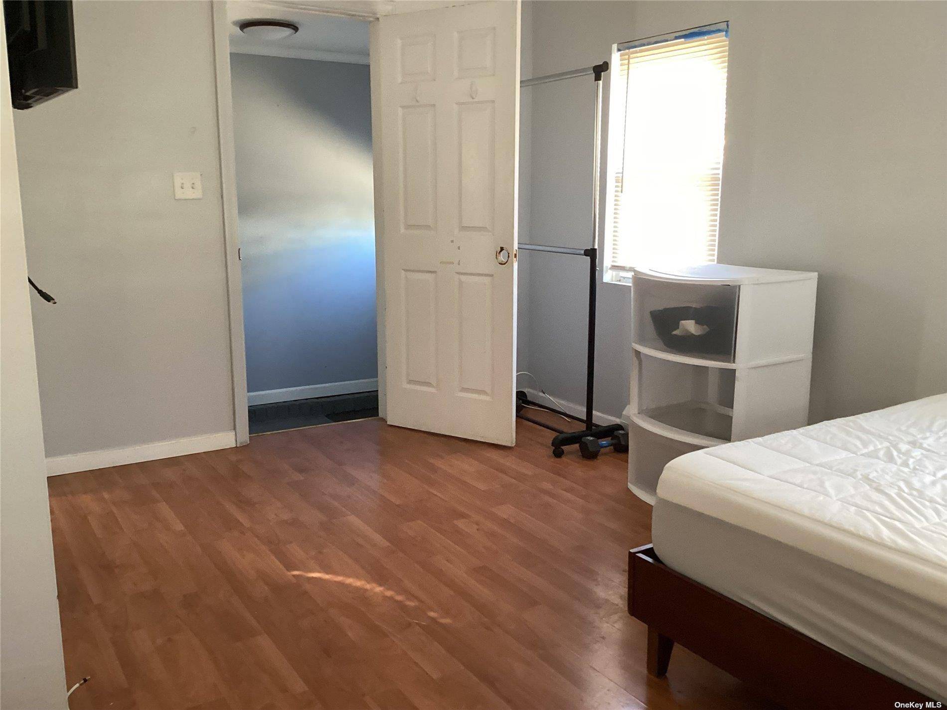 742 S 9th ST, Lindenhurst, NY 11757