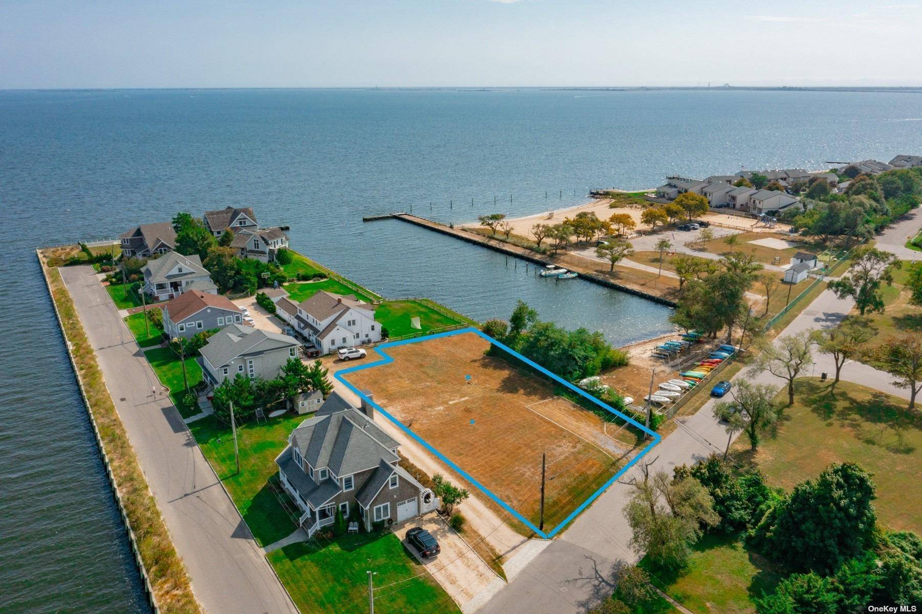 17 S Bay CT, Brightwaters, NY 11718