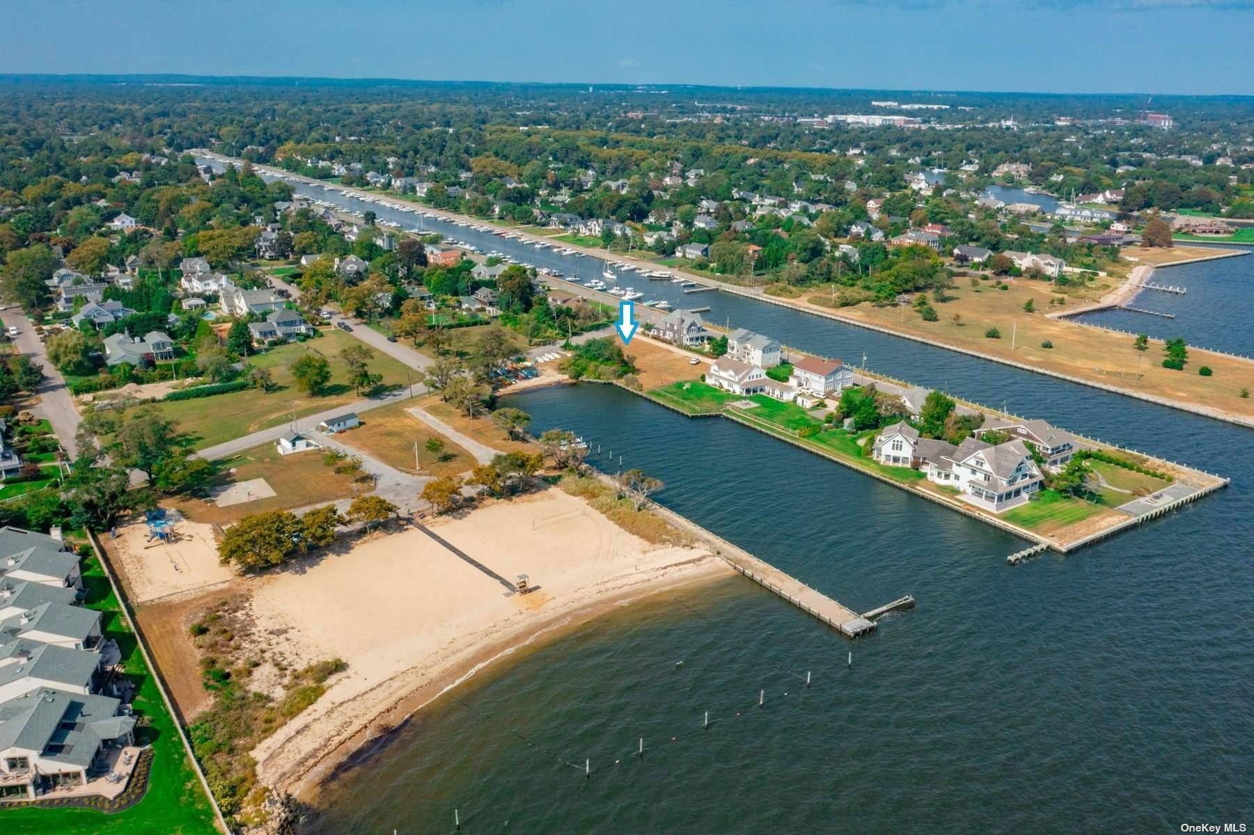 17 S Bay CT, Brightwaters, NY 11718