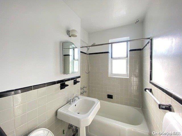 81-05 35 AVE #5L, Jackson Heights, NY 11372