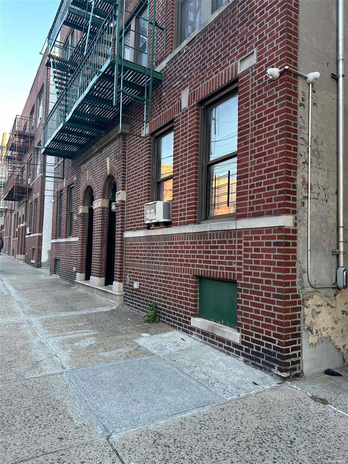 23-16/20 29th AVE, Astoria, NY 11102
