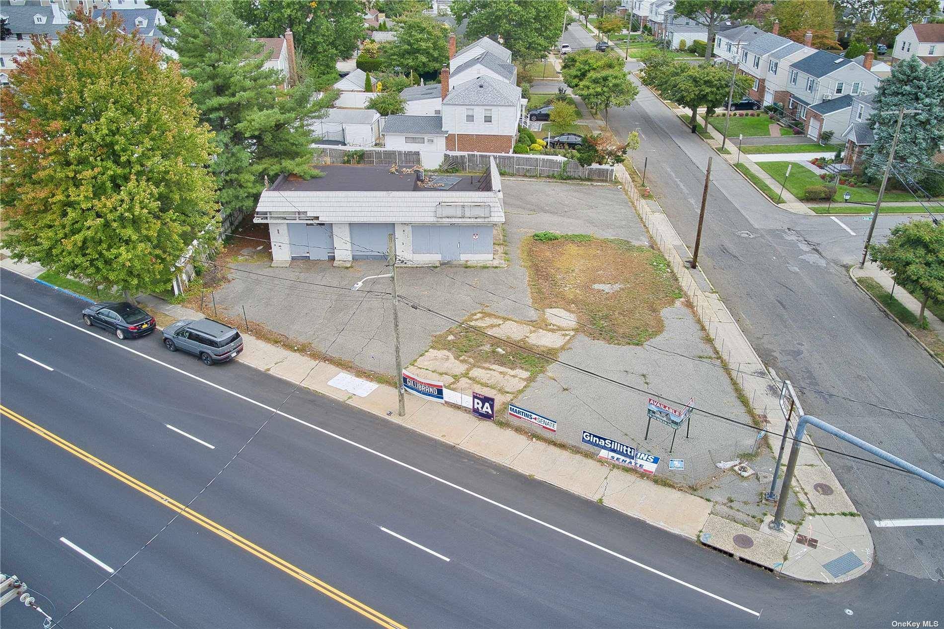 400 Herricks RD, Mineola, NY 11501