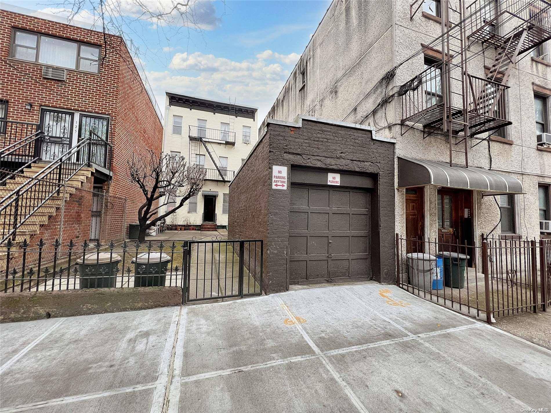 127 N 4th ST, Brooklyn, NY 11249