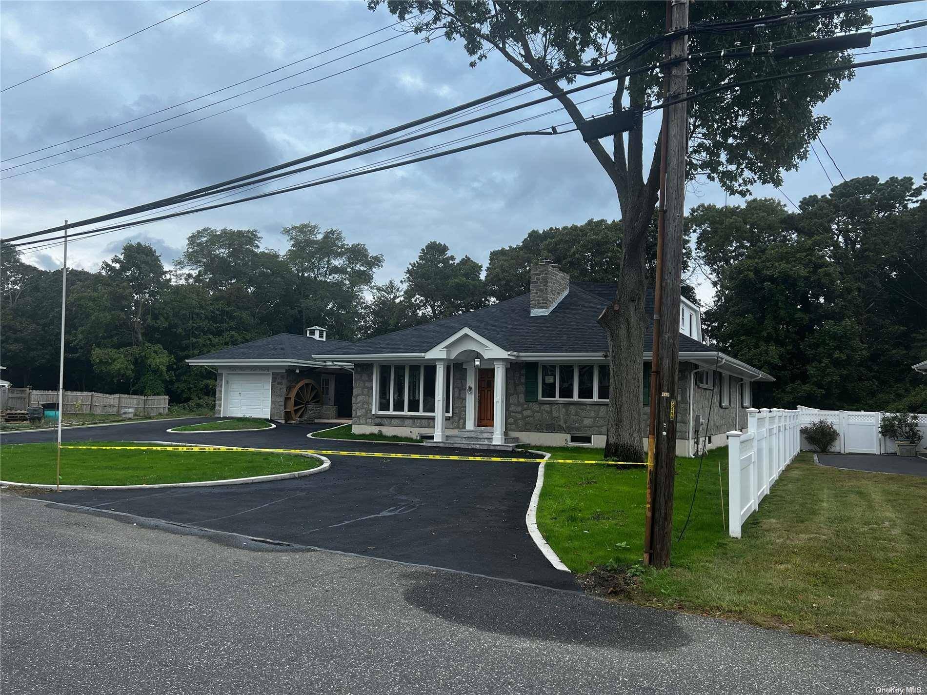 93 Lake ST, Islip, NY 11751
