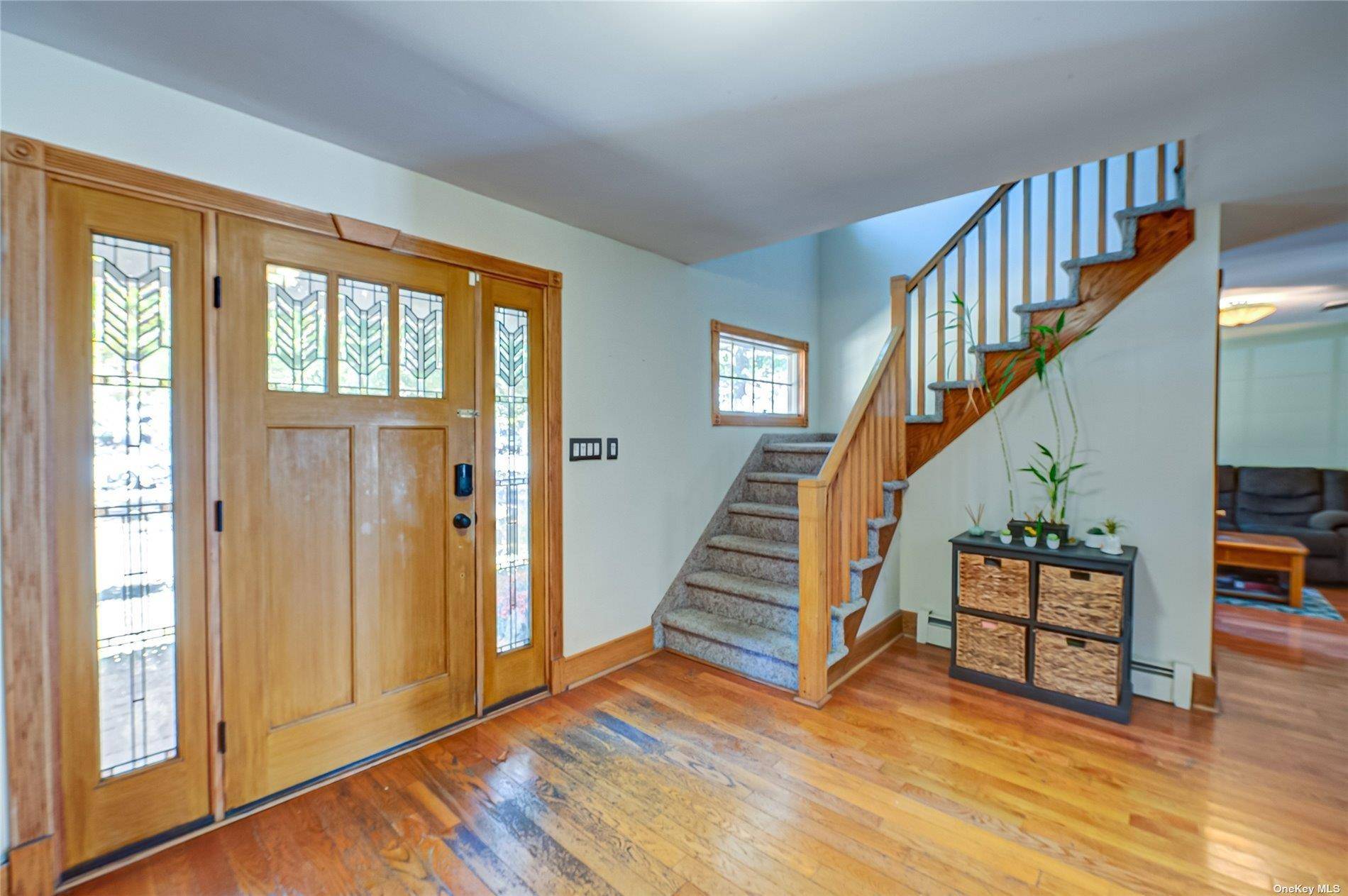 43 Hollins LN, East Islip, NY 11730