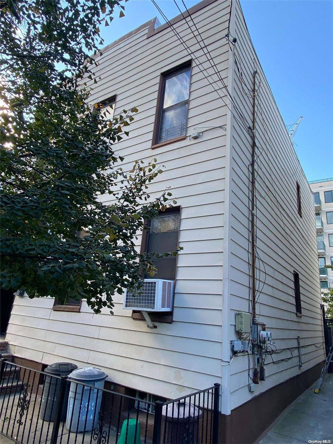 36-44 32nd ST, Astoria, NY 11106