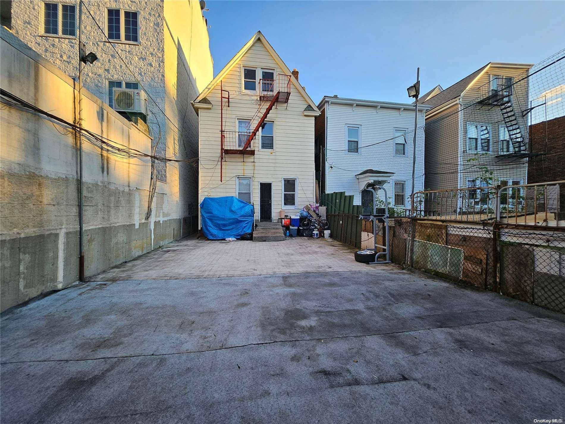 104-61 Roosevelt AVE, Corona, NY 11368