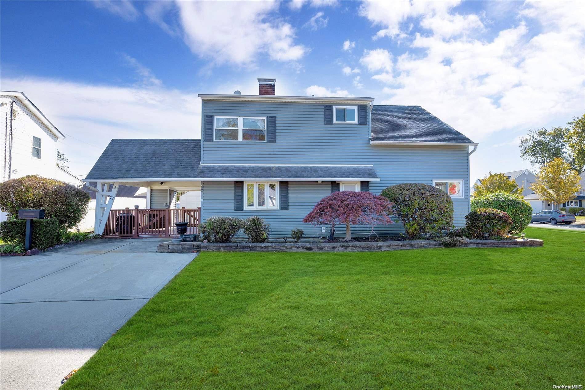72 Horn LN, Levittown, NY 11756