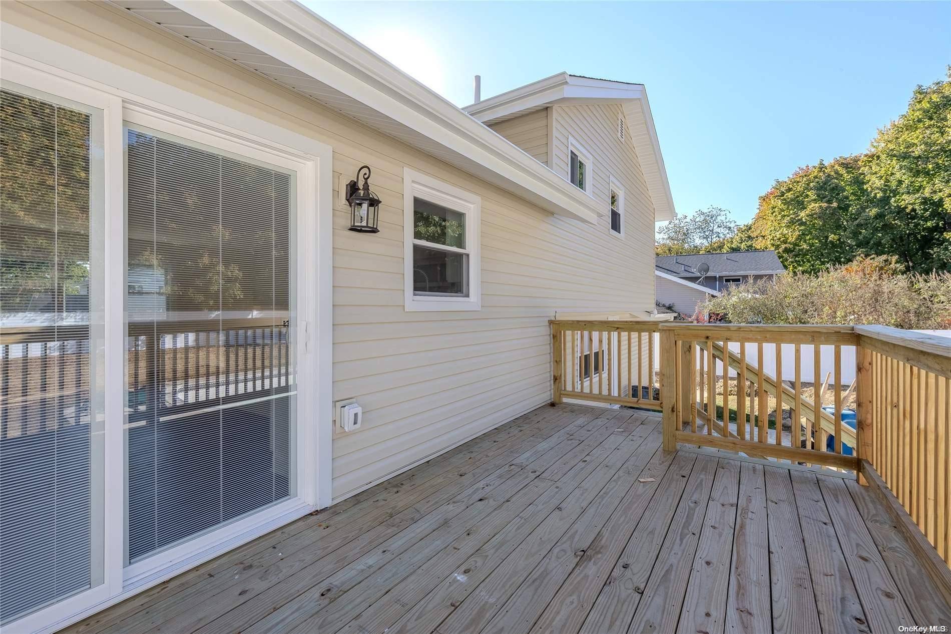 7 Radburn LN, Port Jefferson Station, NY 11776
