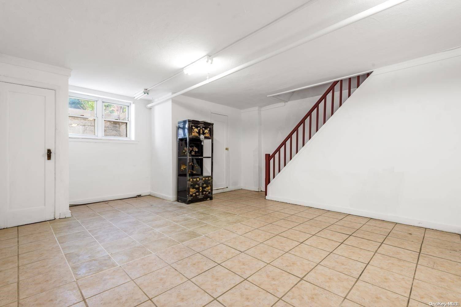 31-14 77 ST, Jackson Heights, NY 11372